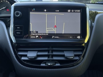 Peugeot 2008 I SUV Facelifting 1.2 PureTech 82KM 2018 Peugeot 2008 ! Nawigacja ! Tempomat ! Klimatyzacja, zdjęcie 18