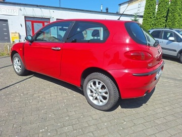 Alfa Romeo 147 Hatchback 1.6 i 16V T.Spark 120KM 2002 Alfa Romeo 147, zdjęcie 5