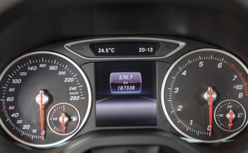 Mercedes Klasa A W176 Hatchback 5d Facelifting 180 122KM 2017 Mercedes-Benz Klasa A 180 Style 1.6 Benzyna 122KM, zdjęcie 5