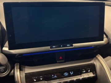 Toyota C-HR II SUV Plug-In 2.0 Hybrid Dynamic Force Plug-in  223KM 2026 Executive 2.0 Plug-in Hybrid Dynamic Force 223KM | Podgrzewane fotele!, zdjęcie 6