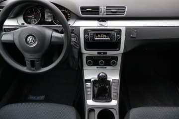 Volkswagen Passat B7 Variant 1.6 TDI CR DPF BlueMotion 105KM 2012 VW Passat 1.6 TDI, VAT 23%, Klima, Parktronic,ALU, zdjęcie 11