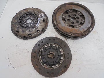 СЦЕПЛЕНИЕ ДВУМАССОВОЕ КОЛЕСО 03G141025F LEON II 2.0 TDI