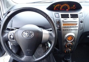 Toyota Yaris III Hatchback 5d 1.33 Dual VVT-i 99KM 2011 Toyota Yaris Toyota Yaris 1.33 VVT-i Executive, zdjęcie 7