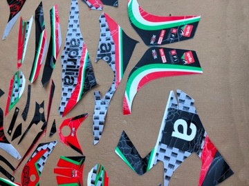 Наклейки виниловый шпон для тюнинга спортивного мотороллера Aprilia SR MAX 300