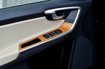 Volvo XC60 I SUV Facelifting 2.0 D4 DRIVE-E 190KM 2017 Volvo XC 60 2,0 190KM D4 Automat Navi Skóra, zdjęcie 16