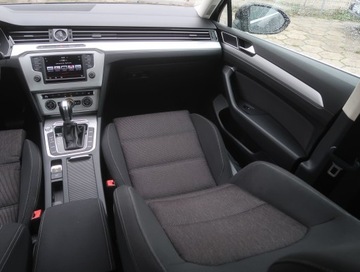 Volkswagen Passat B8 Variant 2.0 TDI BlueMotion SCR 150KM 2016 VW Passat 2.0 TDI, Automat, Navi, Klima, zdjęcie 7
