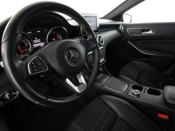 Mercedes Klasa A W176 Hatchback 5d Facelifting 200 156KM 2016 Mercedes A 200 156KM automat navi półskóra PDC, zdjęcie 13