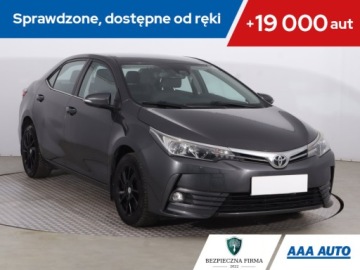 Toyota Corolla XI Sedan Facelifting 1,6 Valvematic 132KM 2017 Toyota Corolla 1.6 Valvematic, Salon Polska