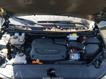 Chrysler Pacifica II 2023 Chrysler Pacifica Hybrid Touring L 2023 3.6 Hybryda 287KM, zdjęcie 8