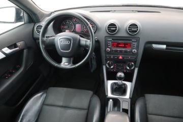 Audi A3 8P Hatchback 3d 2.0 TDI PD 170KM 2007 Audi A3 2.0 TDI, 167 KM, Klima, Klimatronic, zdjęcie 6
