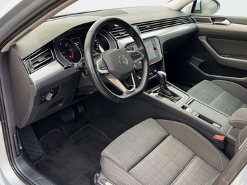 Volkswagen Passat B8 Variant Facelifting 2.0 TDI SCR 150KM 2022 Volkswagen Passat 2.0 TDI 150KM Business DSG SerwisASO Acc Led Nawi AppCon, zdjęcie 13