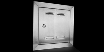 Газовая дверь из полированной нержавеющей стали 25х25 см.