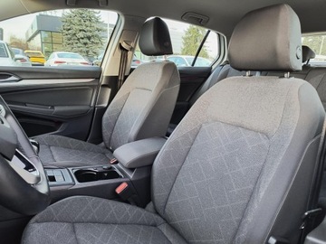 Volkswagen Golf VIII Hatchback 1.0 TSI 110KM 2022 Volkswagen Golf 1.0 TSI 110KM Life Salon PL FV 23%, zdjęcie 9