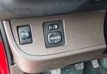 Toyota iQ 1.0 VVT-i 68KM 2009 Toyota iQ 1,0 Ben Klima Benzyna 68KM, zdjęcie 9