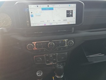 Jeep Wrangler IV 2025 Jeep Wrangler Sahara Convertible 2025 3.6 Benzyna 285KM, zdjęcie 13