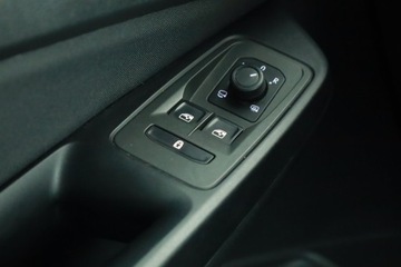 Ford Tourneo Connect III 2022 Ford Tourneo Connect 2.0 EcoBlue, Salon Polska, zdjęcie 19