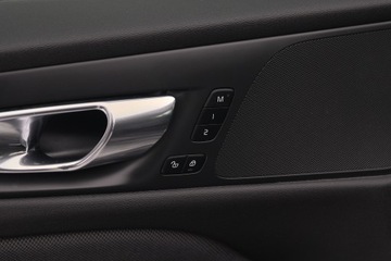 Volvo S60 II Sedan Facelifting 2.0 T4 DRIVE-E 190KM 2019 R-DESIGN__ 5 SZTUK W OFERCIE, zdjęcie 33