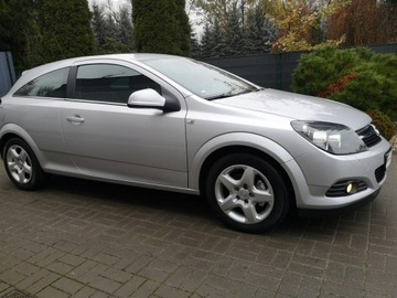 Opel Astra J Hatchback 5d 1.6 Twinport ECOTEC 115KM 2010 Opel Astra 1.6 16V 116 KM GTC Klima Parktronic Tem, zdjęcie 3