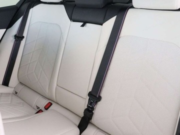 BMW Seria 5 G90-91 Touring 2.0 520d 197KM 2025 BMW Seria 5 520d xDrive Sport Sedan 2.0 (197KM) 2025, zdjęcie 11