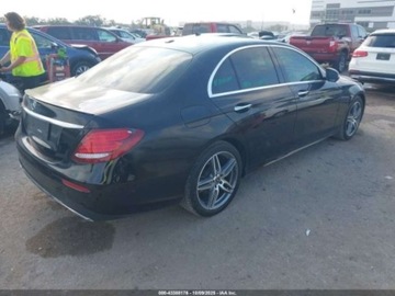 Mercedes Klasa E W213 2019 Mercedes-Benz Klasa E 300, 2019r., 2.0L 2.0 Benzyna 241KM, zdjęcie 2