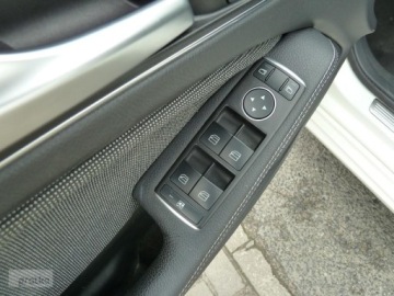 Mercedes Klasa A W176 Hatchback 5d Facelifting 160 102KM 2017 Mercedes-Benz Klasa A Mercedes-Benz Klasa A W176 160 BIALA PERLAXENONYLedy, zdjęcie 8