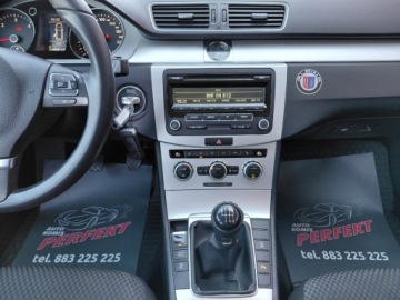 Volkswagen Passat B7 Variant 2.0 TDI CR DPF BlueMotion 140KM 2014 Volkswagen Passat Grzane fotele Klimatronik 2xPDC Alu Tempomat Hak 2.0, zdjęcie 18