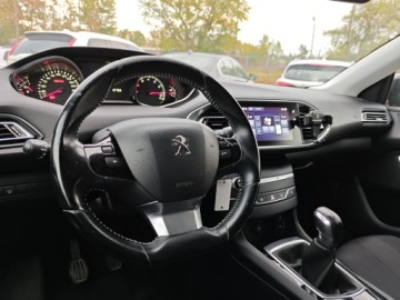 Peugeot 308 II SW 1.2 PureTech 110KM 2017 PEUGEOT 308 Hatchback 5d 1.2 PureTech 110KM, Manual,2 x Klucz, Serwisowany, zdjęcie 4