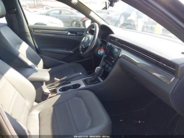 Volkswagen Passat B8 2022 Volkswagen Passat 2022 VOLKSWAGEN PASSAT 2.0T R-LINE 2.0 Benzyna 174KM, zdjęcie 16