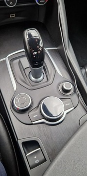 Alfa Romeo Giulia II Sedan 2.0 Turbo 200KM 2017 Alfa Romeo Giulia 2.0T 200KM Automat LED Xenon Skora Navi 2.0 Benzyna, zdjęcie 17
