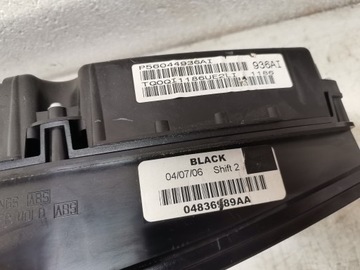 CHRYSLER 300C PŘÍSTROJOVÁ DESKA BUDÍKY BENZÍN USA 2.7