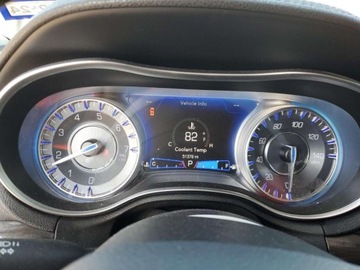 Chrysler 300C II 2022 Chrysler 300 Touring L 2022 3.6l 3.6 Benzyna 292KM, zdjęcie 9