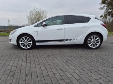Opel Astra J Hatchback 5d 2.0 CDTI ECOTEC 160KM 2010 Opel Astra J HB 2010r. 2.0 CDTI/160KM Ksenon, bagażnik rowerowy, Alufelgi, zdjęcie 2