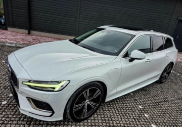 Volvo V60 II  Kombi Plug-in 2.0 T6 Plug-In Hybrid 341KM 2021 Volvo V60 FV 23 BW Panorama Kamery 360 Biala Perla 2.0 Hybryda Plug-in, zdjęcie 36