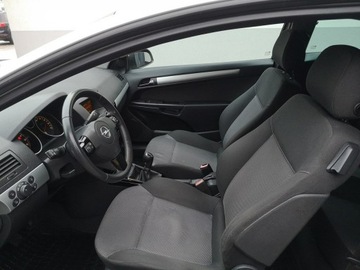 Opel Astra J Hatchback 5d 1.6 Twinport ECOTEC 115KM 2010 Opel Astra 1.6 16V 116 KM GTC Klima Parktronic Tem, zdjęcie 15