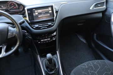 Peugeot 2008 I SUV 1.2 PureTech 110KM 2015 Peugeot 2008 1.2 PureTech, Salon Polska, zdjęcie 7