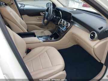 Mercedes GLC C253 2021 Mercedes-Benz GLC 2021 Mercedes-Benz GLC GLC 300 SUV 2.0 Benzyna 255KM, zdjęcie 4