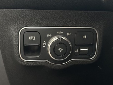 Mercedes GLB SUV 2.0 200d 150KM 2021 Mercedes-Benz GLB 200, zdjęcie 23