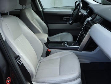 Land Rover Discovery Sport SUV 2.0 TD4 180KM 2017 Land Rover Discovery Sport TD4, Salon Polska, zdjęcie 8