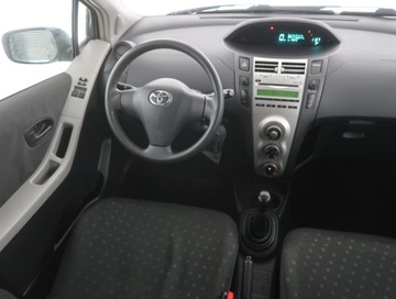 Toyota Yaris II Hatchback 5d 1.0 VVT-i 69KM 2007 Toyota Yaris 1.0 VVT-i, Klima, zdjęcie 6