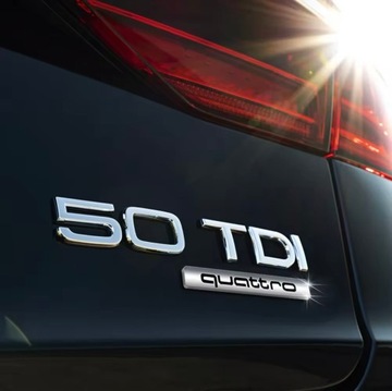 Наклейка ЭМБЛЕМА на заднюю дверь Значок QUATTRO КРАСНЫЙ черный AUDI 6,2x0,9см