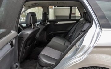 Mercedes Klasa C W204 Kombi T204 1.8 200 CGI BlueEFFICIENCY 184KM 2010 Mercedes-Benz Klasa C 1,8 (184KM) Automat 1.8 Benzyna 184KM, zdjęcie 7