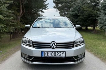 Volkswagen Passat B7 Variant 1.6 TDI CR DPF BlueMotion 105KM 2012 Volkswagen Passat Volkswagen Passat 1.6 TDI DPF BlueMot Highline 1.6 Diesel, zdjęcie 2