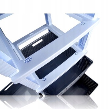 Полка из ротанга