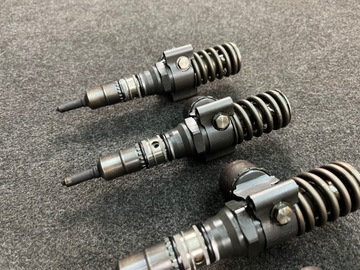 vw audi skoda 2.0 tdi BKD насос-форсунка 03G130073G