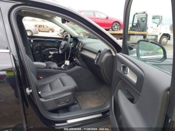 Volvo XC40 2024 Volvo XC 40 B5 Plus Bright Theme 2024 2.0l 2.0 Benzyna 247KM, zdjęcie 9