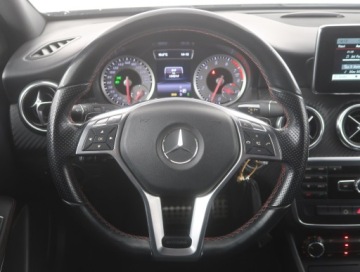 Mercedes Klasa A W176 Hatchback 5d 1.6 180 BlueEFFICIENCY 122KM 2013 Mercedes A A 180, Salon Polska, Automat, Skóra, zdjęcie 14