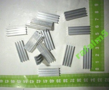 RADIATOR mini żebrowany 30x11x5mm pod TO-220 TO126