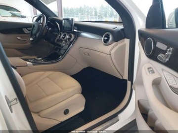 Mercedes GLC C253 2018 Mercedes-Benz GLC 300 4Matic 2018 2.0L 2.0 Benzyna 241KM, zdjęcie 10