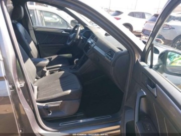 Volkswagen Tiguan II 2022 Volkswagen Tiguan 2022 Volkswagen Tiguan 2.0T SE R-Line Black FWD 2.0 184KM, zdjęcie 11