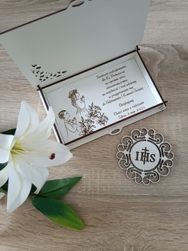 Подарок на алтарь копилки и Святое Причастие